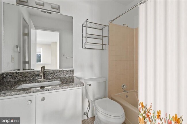 Building Photo - 1 Center St