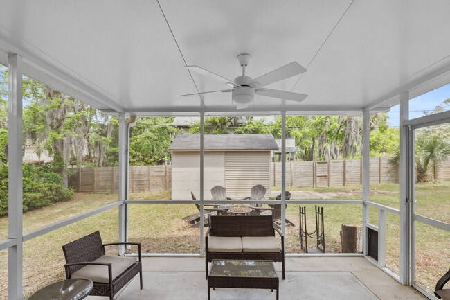 Building Photo - Spacious 4-Bedroom, 2.5-Bath Home E Duffy