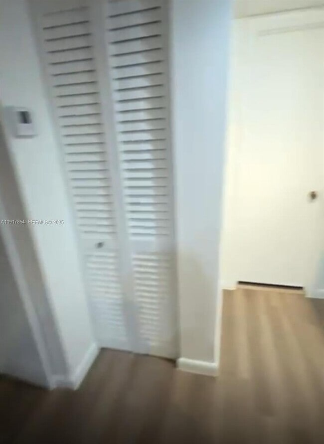 Building Photo - 3650 Inverrary Dr