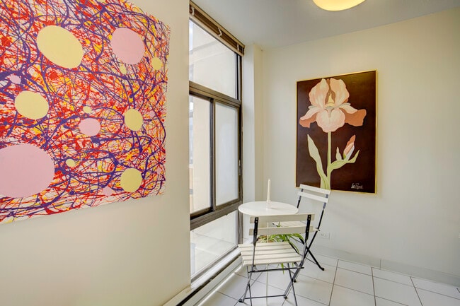 Building Photo - 65 E Scott St