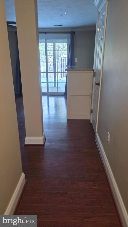 Building Photo - 1246 Quaker Ridge Dr