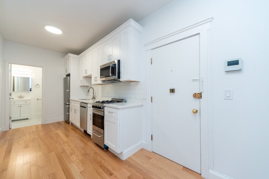 Building Photo - 95 Park Dr