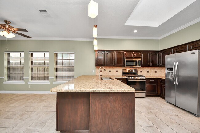 Building Photo - 15818 Sweetwater Creek Dr