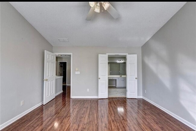 Building Photo - 300 Treyford Ct