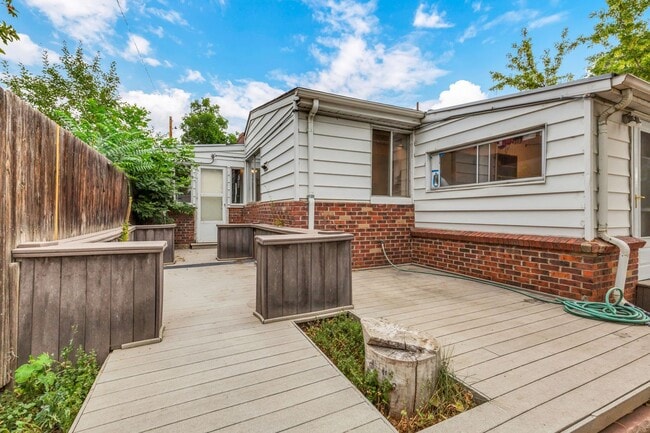 Building Photo - Boulder Ranch Style Home Available Now