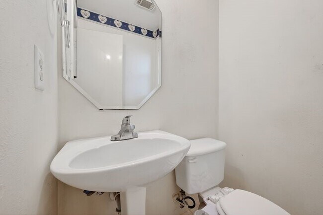 Building Photo - 15903 Timber Chase Dr