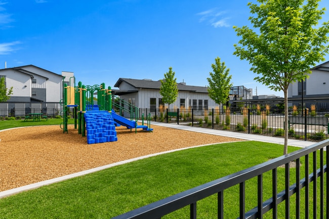 Building Photo - Silver Ridge