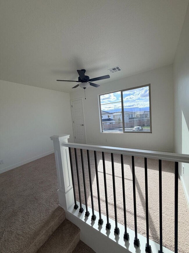 Building Photo - Beautiful Brand new 4 bedroom, 2.5 bathroom home in St George!