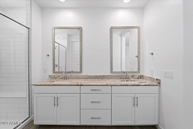 Building Photo - 17021 W Echo Ln