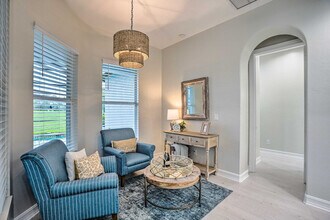 Building Photo - 6096 Dogleg Dr