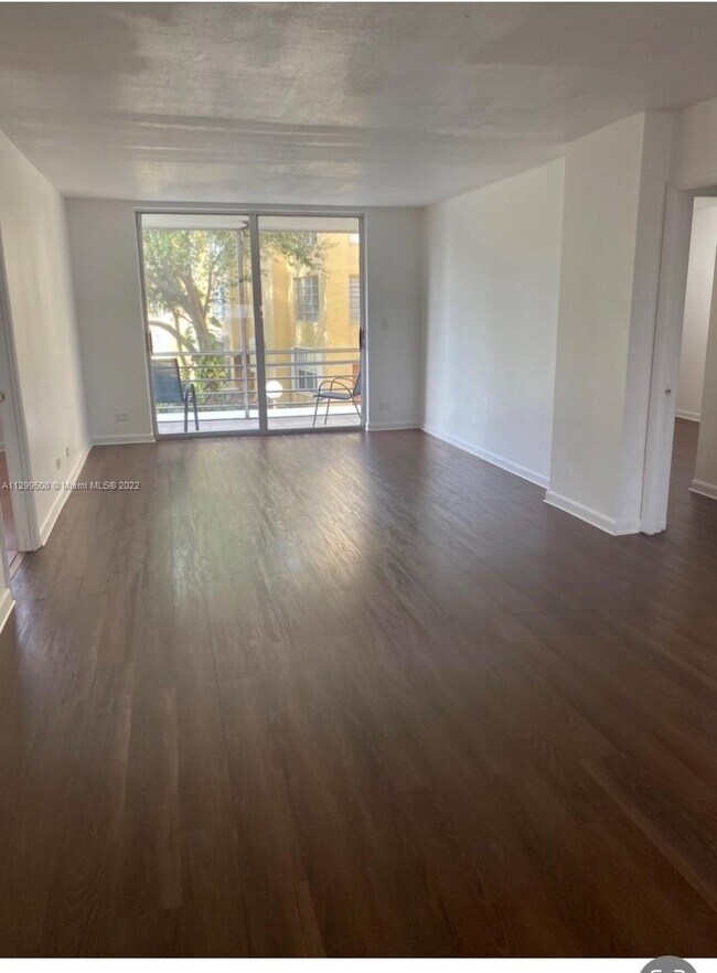 Building Photo - 447 NE 195th St