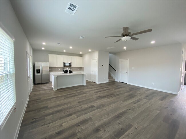 Building Photo - 122 Alset Dr