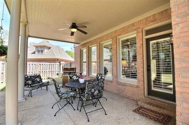 Building Photo - 2345 Linkenholt Dr