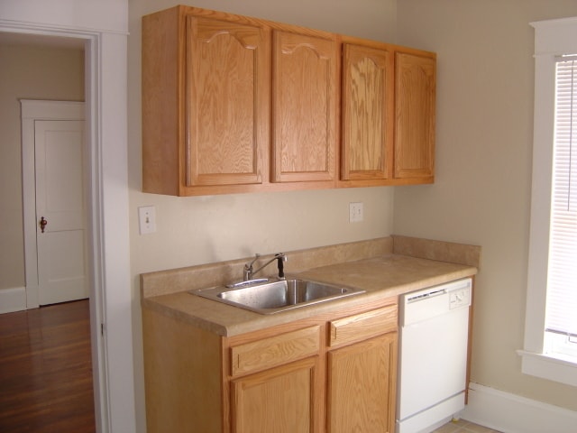 Building Photo - 1 BR Duplex w/ Lawn Service Included