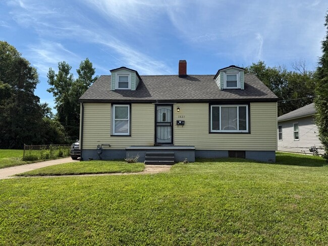 Primary Photo - 1821 Clay St
