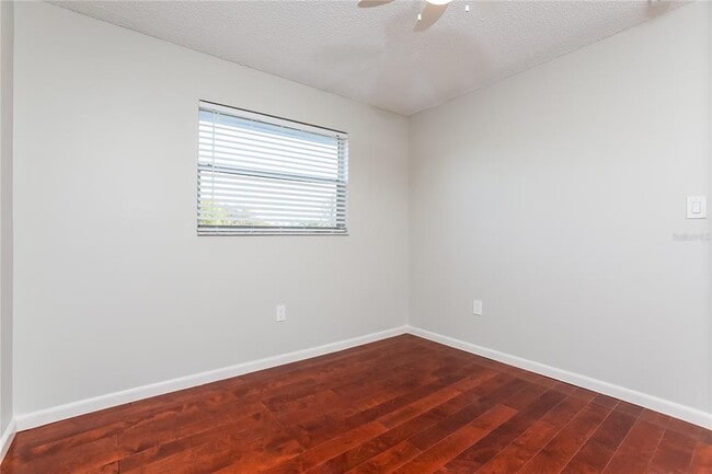 Building Photo - 392 Crystal Ave