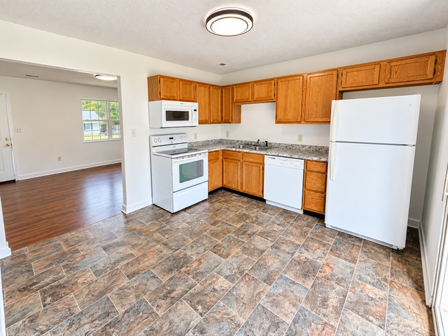 Building Photo - 5339 Beechwood Dr