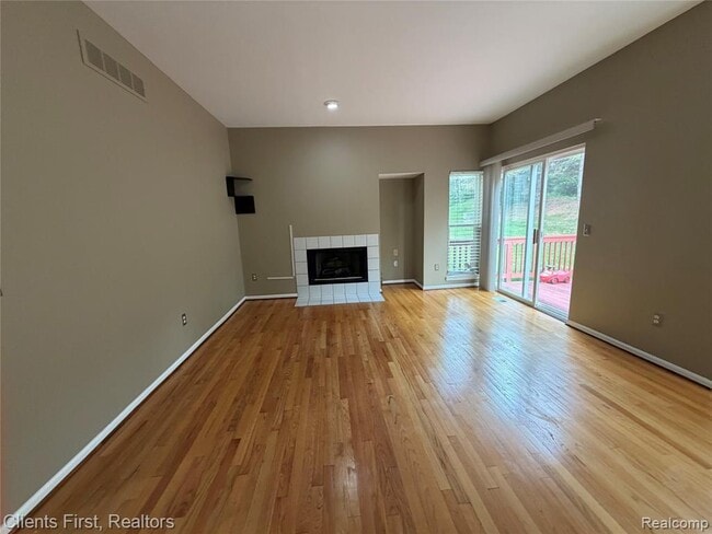 Building Photo - 35285 Pennington Dr