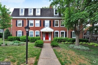 Building Photo - "Coming Soon "Top Floor 1/1 with Updated K...