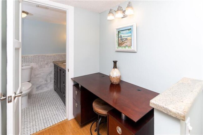 Building Photo - 1811 Sabal Palm Dr