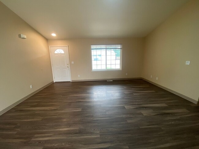 Building Photo - 3 Bedroom 2 Bathroom Home for Rent!
