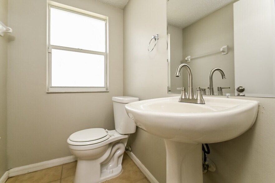 Building Photo - 12914 Fennway Ridge Dr
