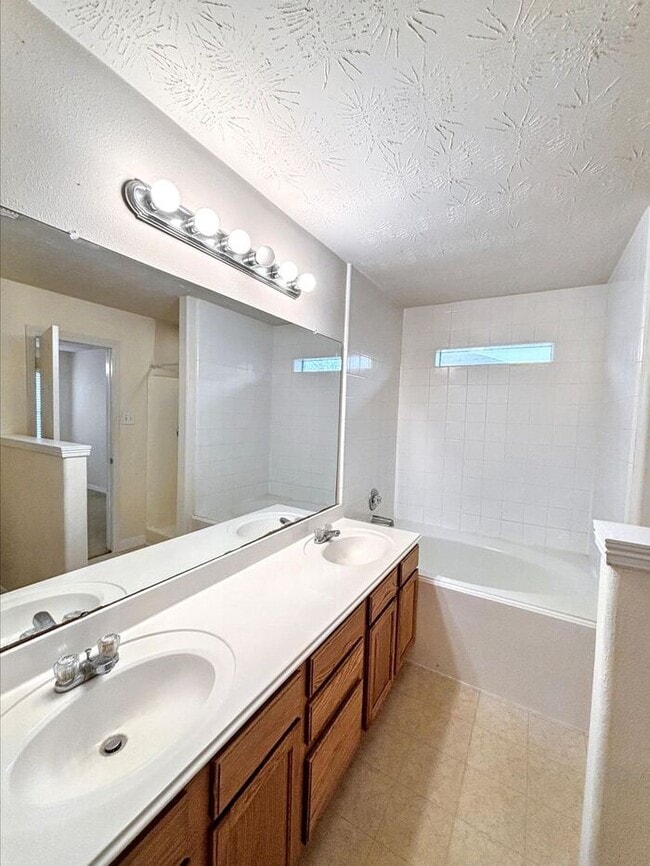Building Photo - 4710 Kiowa Cir