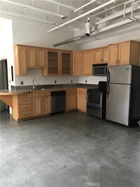 Building Photo - 312 W 5th St