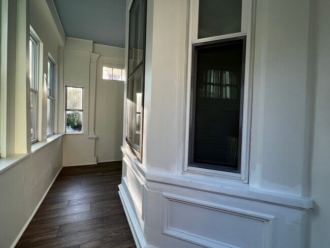 Building Photo - 40 Brastow Ave