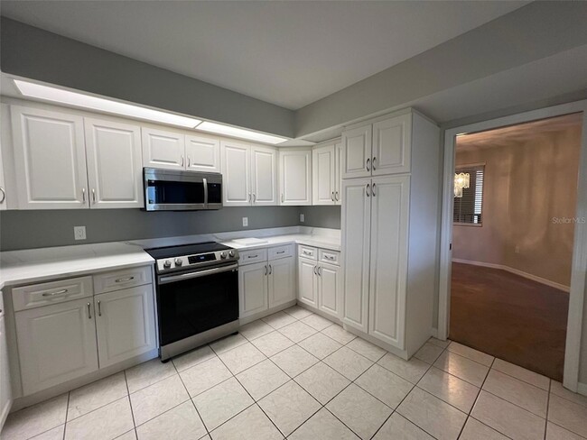 Building Photo - 670 Island Way