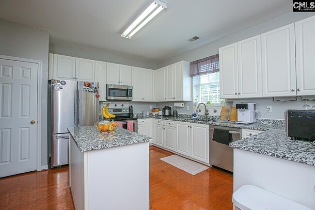 Building Photo - 305 Beltrees Dr