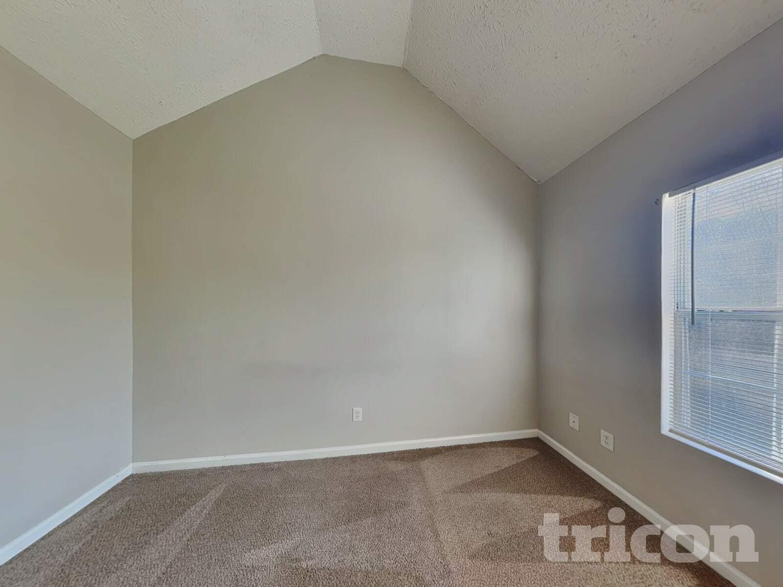 Building Photo - 34 Inverness Trce