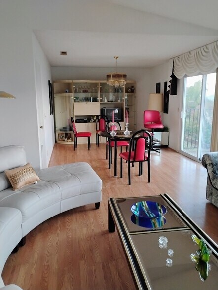 Building Photo - 106 Luann Ct