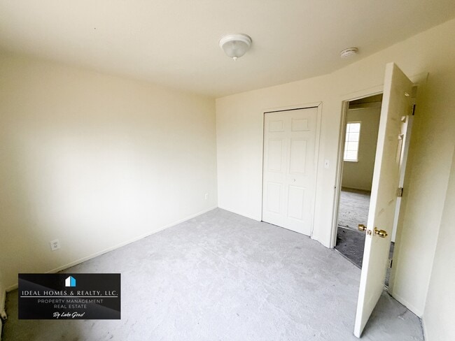 Building Photo - 2104 Flamingo Dr