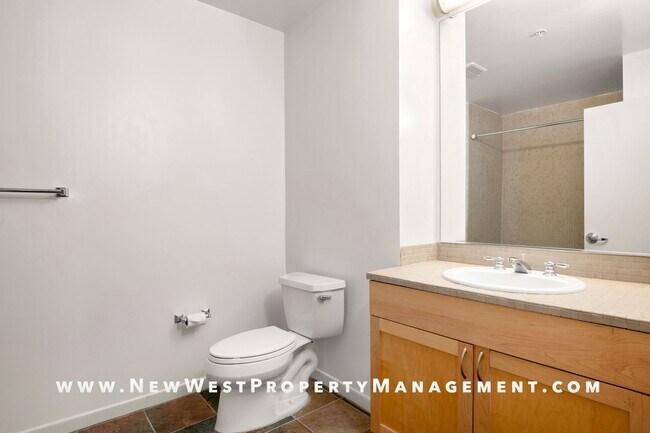 Building Photo - Spacious East Village Penthouse Studio at Metrome! Small Pet Ok! 1 Parking Space Included!