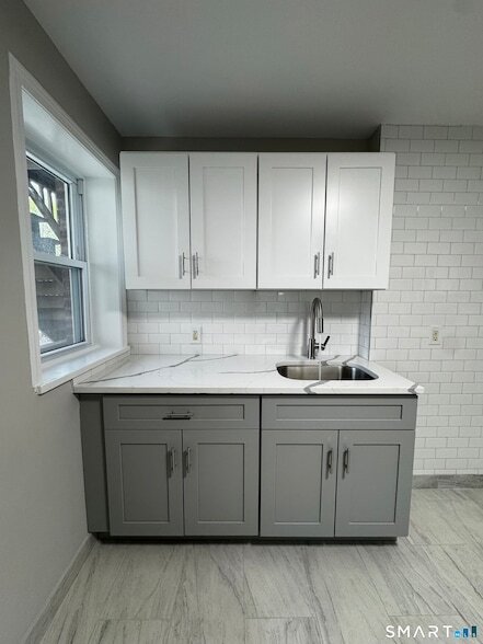 Building Photo - 45-51-51 Cowles St