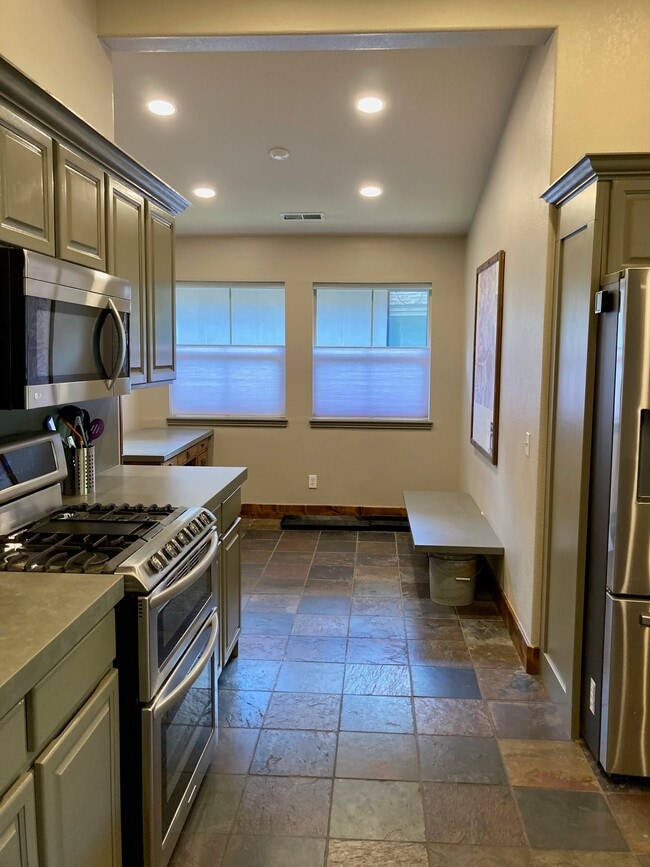 Building Photo - 4087 Worthington Dr