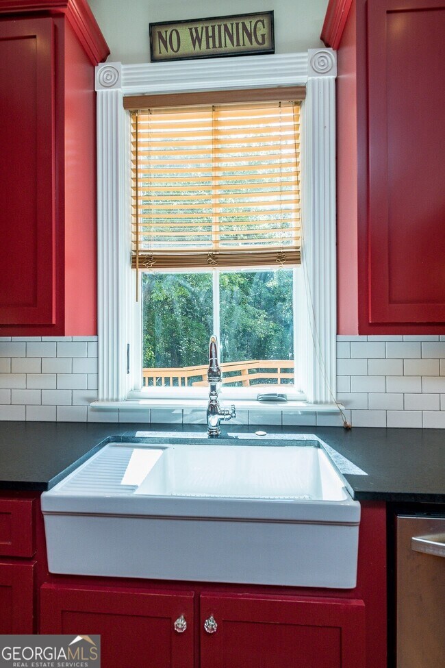 Building Photo - 765 Woodland Ave SE