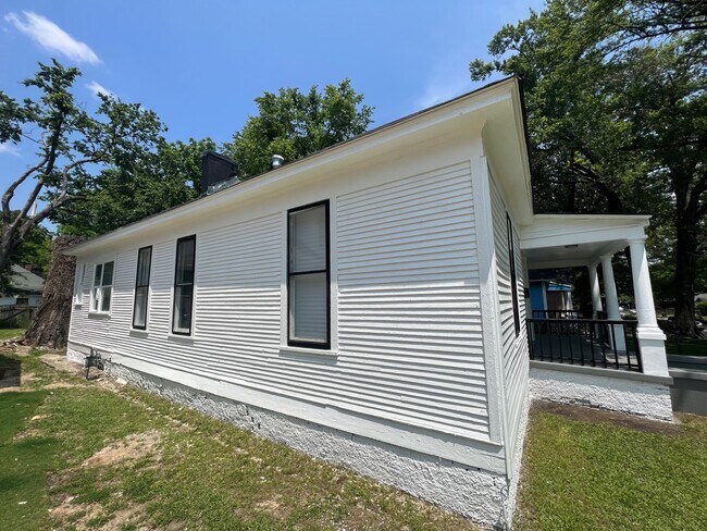 Building Photo - 1722 Euclid Ave