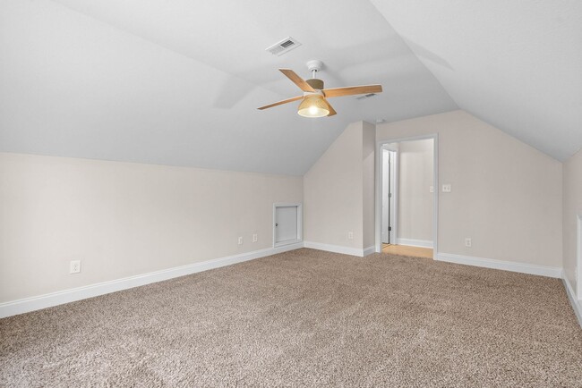 Building Photo - Pet Friendly Three Bedroom with Bonus!