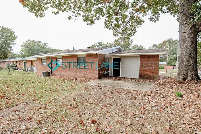 Building Photo - 1916 Wellborn Dr