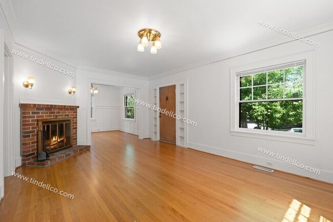 Building Photo - Charming Hosford-Abernethy Craftsman – 3 Bedroom Home w/ Fenced Yard - Pets Welcome!