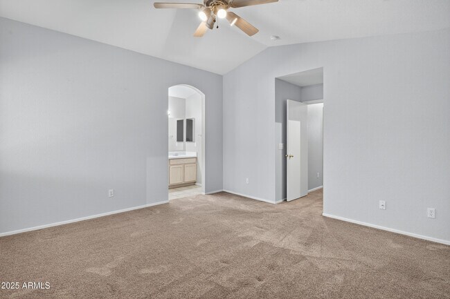 Building Photo - 1719 E Sandalwood Rd
