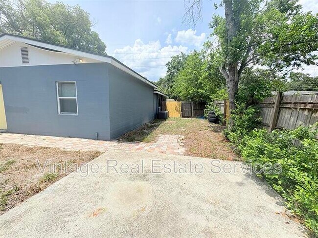 Building Photo - 4203 E Yukon St