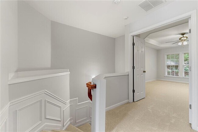 Building Photo - 2798 Loftview Square