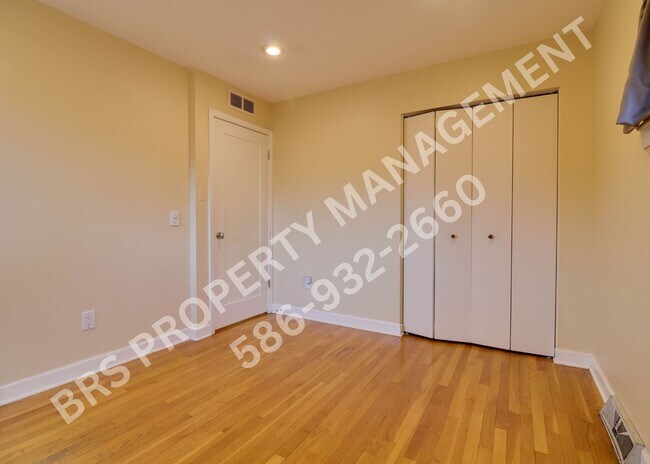 Building Photo - 3 Bedroom 2 bathroom house in Royal Oak.