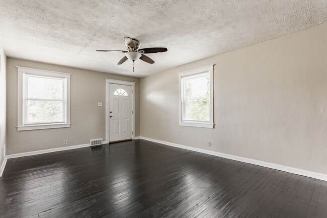 Building Photo - AVOID SCAMMERS!! WE DO NOT POST ON CRAIGSLIST!! Charming 2 Bedroom, 1 Bath brick home a block fro...