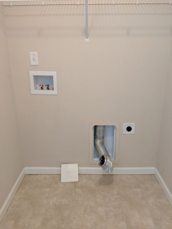 Building Photo - South Asheville Rental!