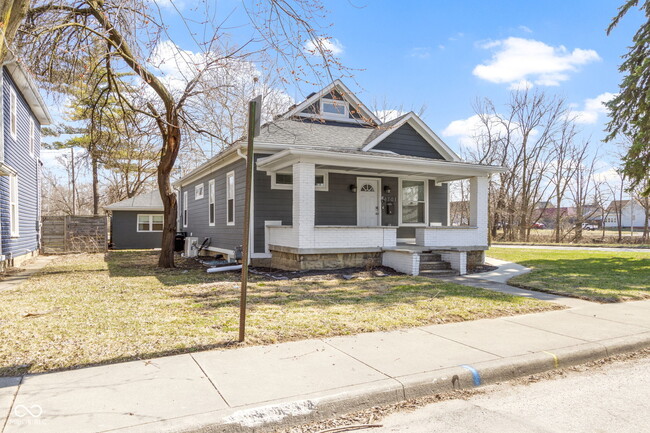 Building Photo - 1701 Barth Ave