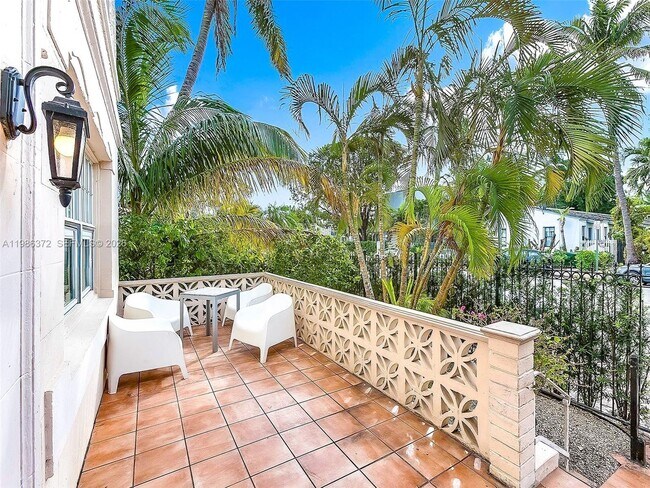 Building Photo - 1611 Michigan Ave